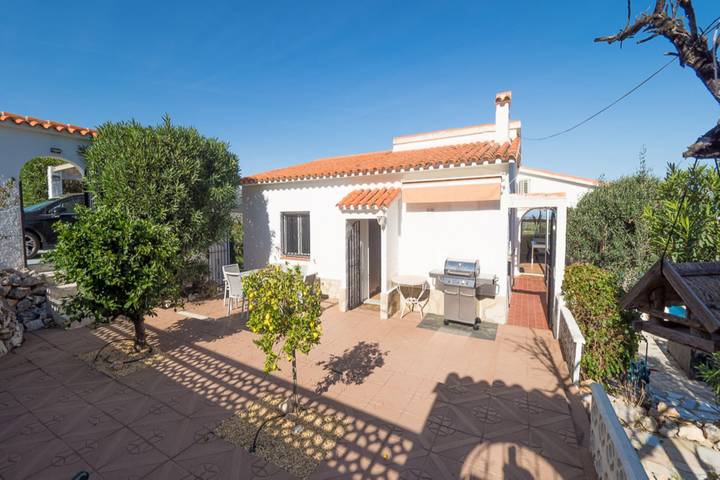 Chalet para 8 personas, con terraza además de jardín y jacuzzi en Marina Alta - 3