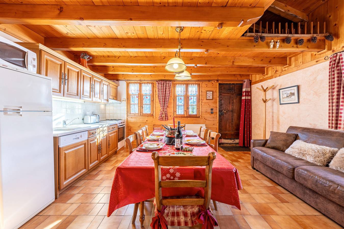 Chalet "Chez Mémé" avec vue sur montagne, terrasse privée et jardin privé in Hauteluce, Région d'Albertville