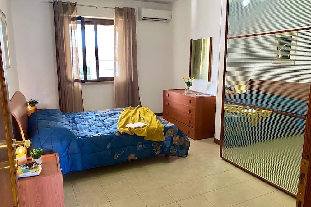 Entire apartment, Spacious Holiday Home in the Historic Centre of Oristano for Families in Oristano, Campidano