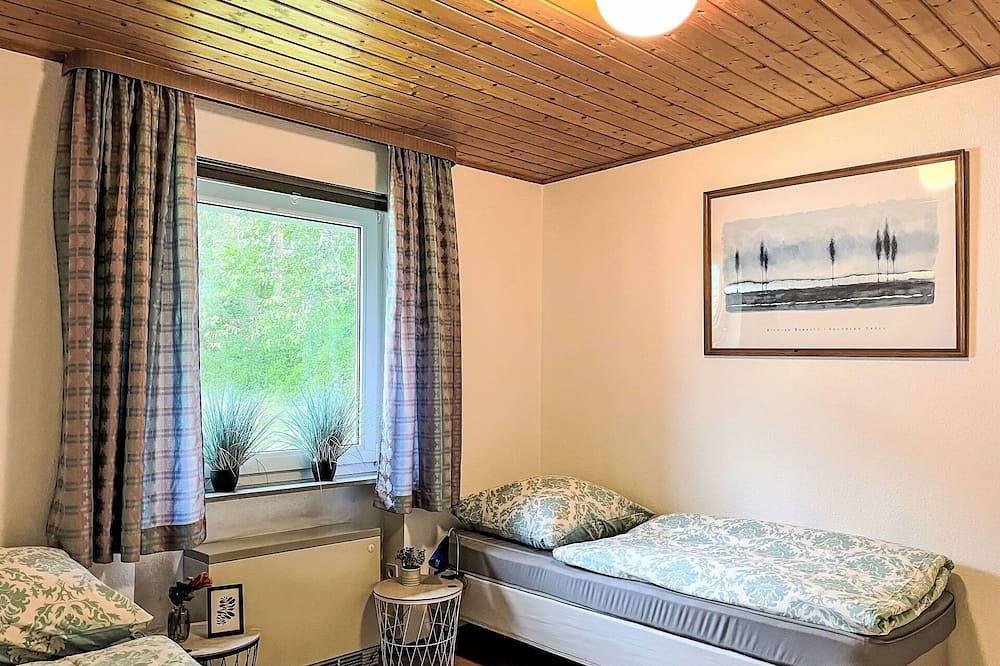 Atemberaubendes alleinstehendes Ferienhaus mit  W-Lan, Tv, Terrasse und Haustiere erlaubt in Oberaula, Knüllgebirge