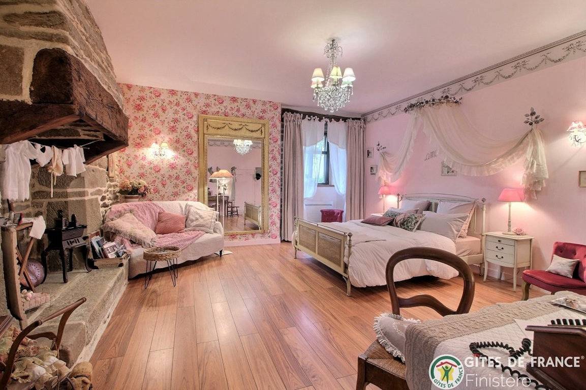 "Manoir de Pen Ar Voas" - Chambres d'hôtes de charme - Chambre Suite "La Marquise" in Lopérec, Région de Châteaulin