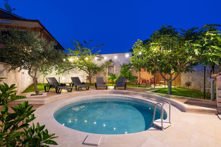 Villa für 5 Personen, mit Pool und Garten - 1