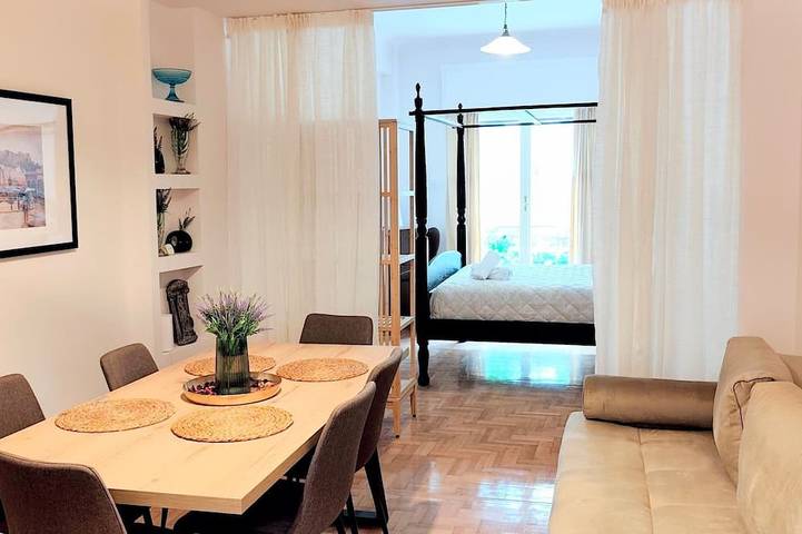Entire apartment, Magnificent apartment in Plaka in Central Section of Athens, Athens