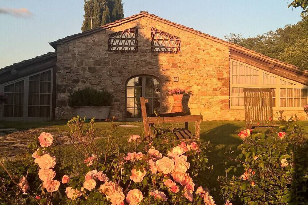 Sehr hübsche, komplett renovierte, ehemalige Scheune mit Swimmingpool & Aussicht auf das Chianti-Tal in Panzano In Chianti, Chianti