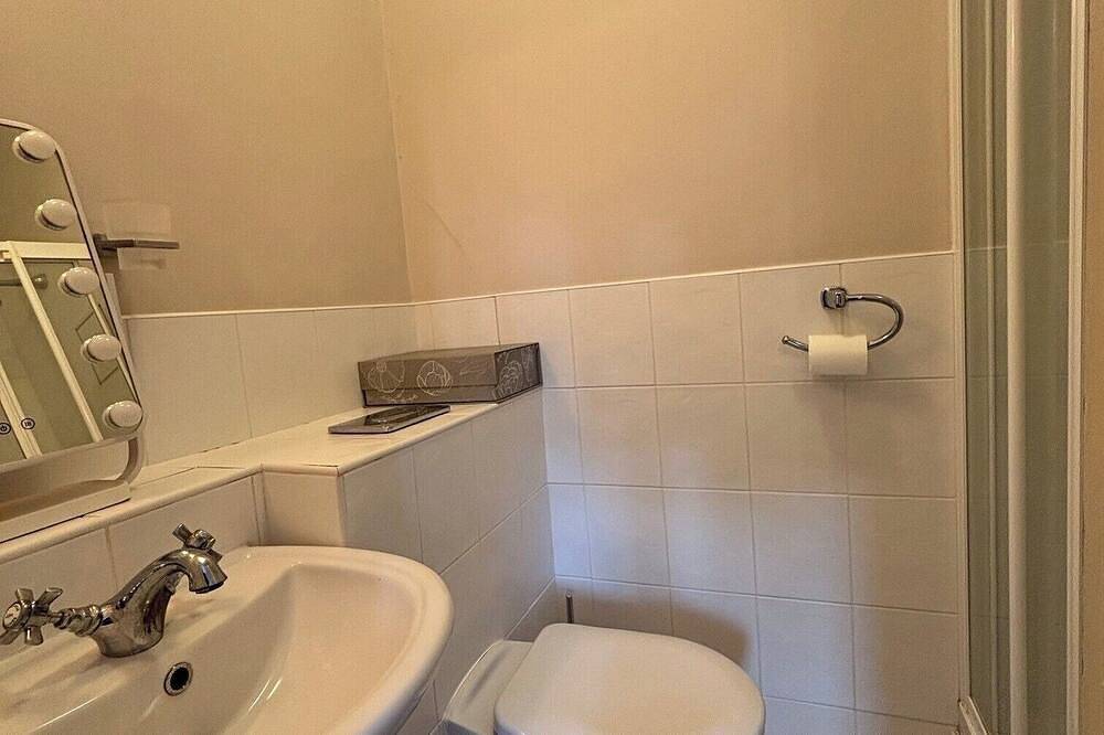 Entire apartment, Spacious 2 Bed Apartment near Dublin Airport in Celbridge ED, County Kildare