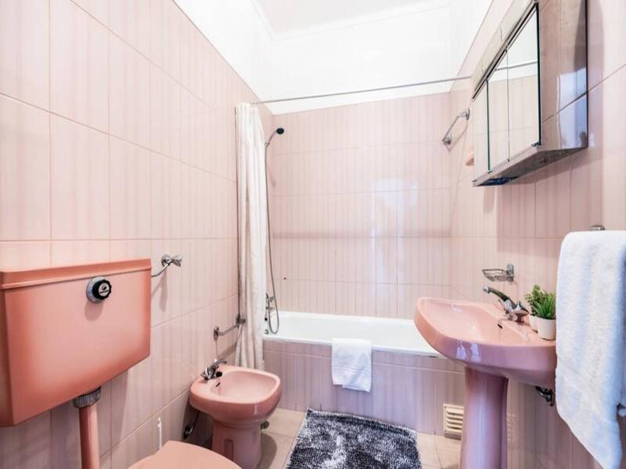 Apartamento inteiro, Apartamento de férias para 6 pessoas com varanda in Altura, Distrito de Faro