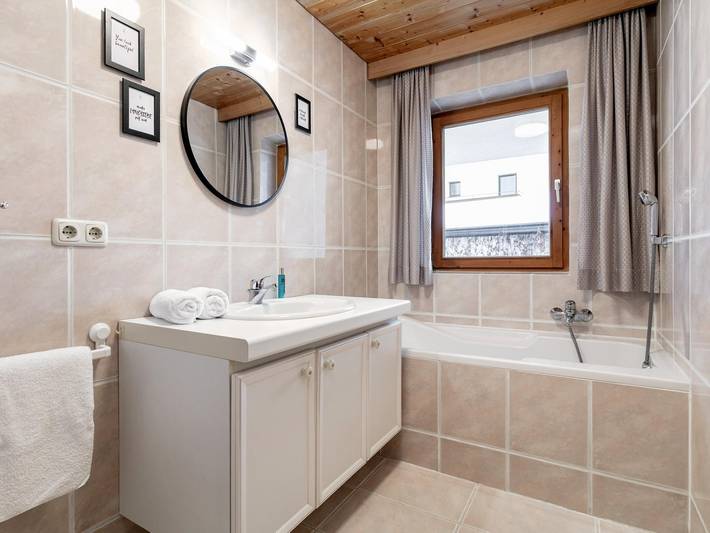 Geheel appartement, Ruim appartement in centrum met tuin en sauna in Kirchberg in Tirol, Kaisergebirge