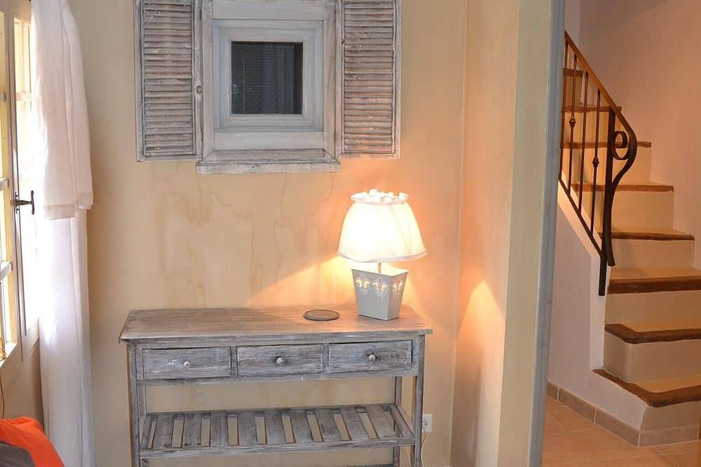Stylish 4* town house with large roof terrace and amazing views. in Moustiers-Sainte-Marie, Verdon Regional Natural Park