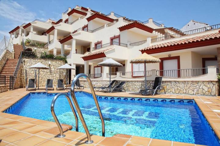 Ferienwohnung für 4 Personen, mit Ausblick und Pool sowie Balkon - 1