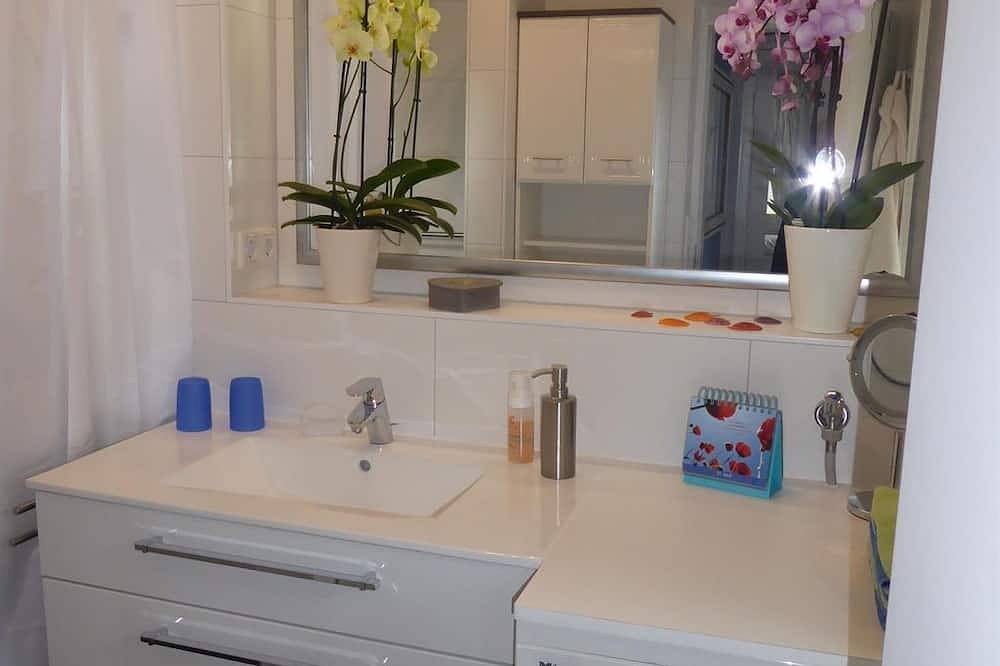 Ganze Wohnung, Ferienwohnung \"Landhaus im Grünen\" - App. \"Landhaus im Grünen\", Dusche in Bad Zwischenahn, Ammerland