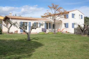 Gîte pour 6 personnes, avec jardin à Saint-Jean-de-Cuculles