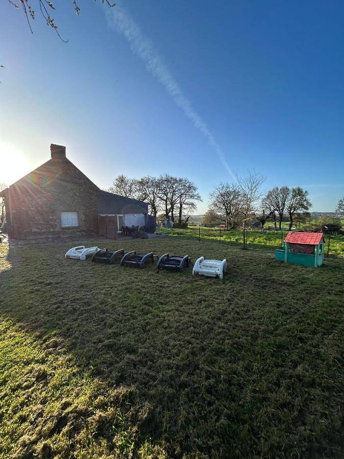 Location de vacances pour 8 personnes, avec jacuzzi ainsi que jardin et piscine, animaux acceptés à Pipriac