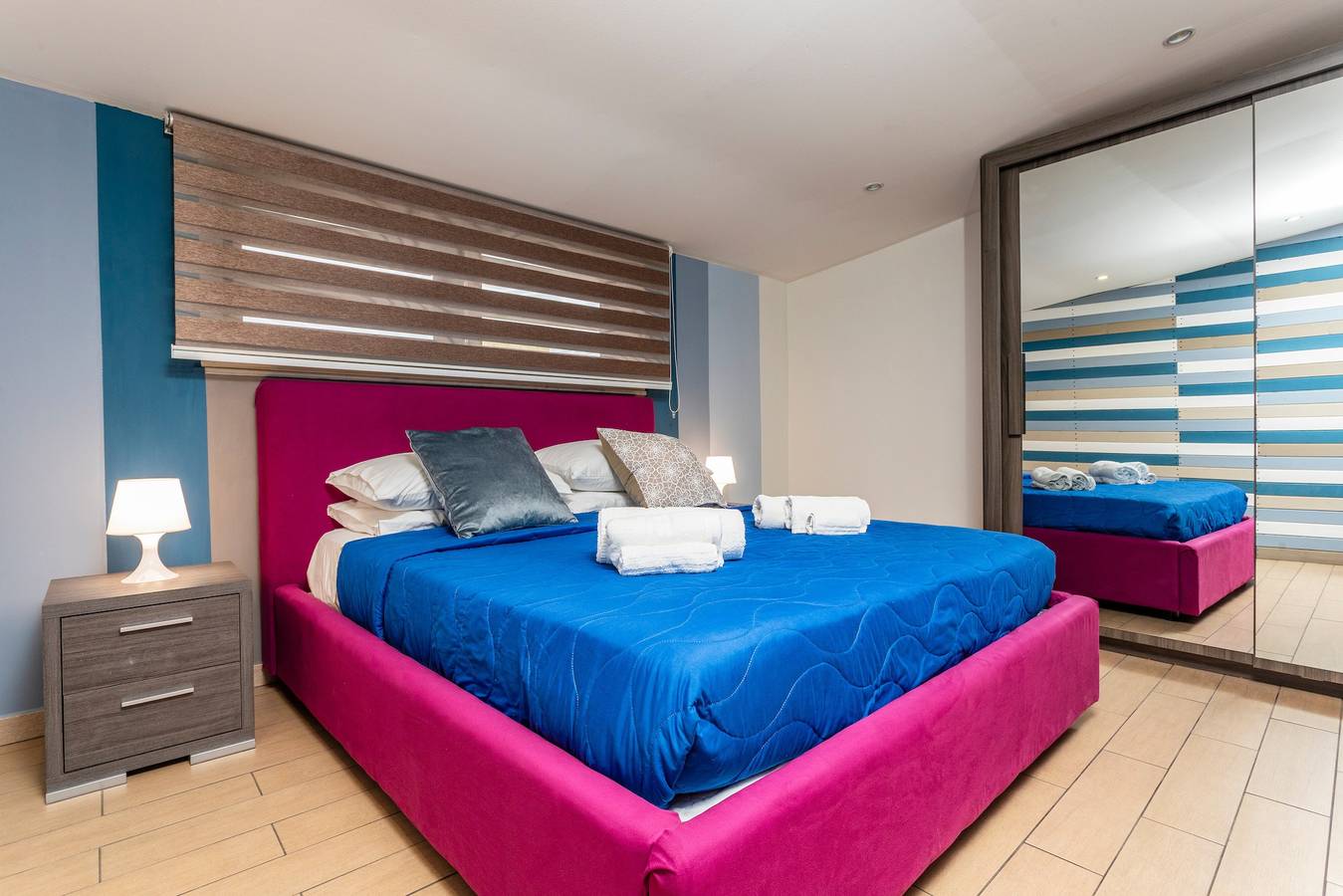 Appartement entier, Appartement 'Quadrupla' avec balcon, Wi-Fi et climatisation in Catane, Province de Catania