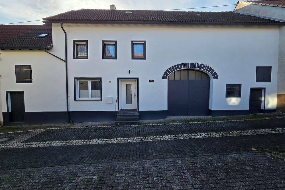 Ferienhaus Flieja - 4-Bett-Ferienhaus Bad/Wc, 2 Schlafräume, ruhig in Wallenborn, Vulkaneifel