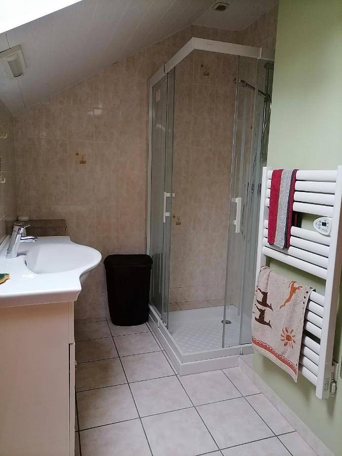 Gîte pour 4 personnes, avec terrasse, adapté aux familles à Le Malzieu-Ville - 4