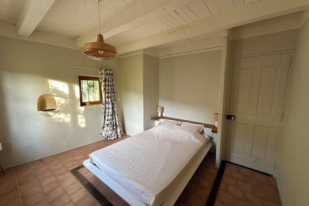 Beautiful sheepfold in a natural setting in Séguret, Vaucluse