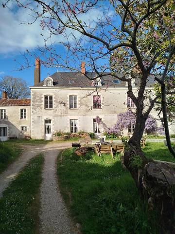 Gîte pour 2 personnes, avec vue et jardin à Rouans