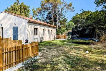 Location de vacances pour 3 personnes, avec terrasse et jardin à Saint-Paul-de-Vence