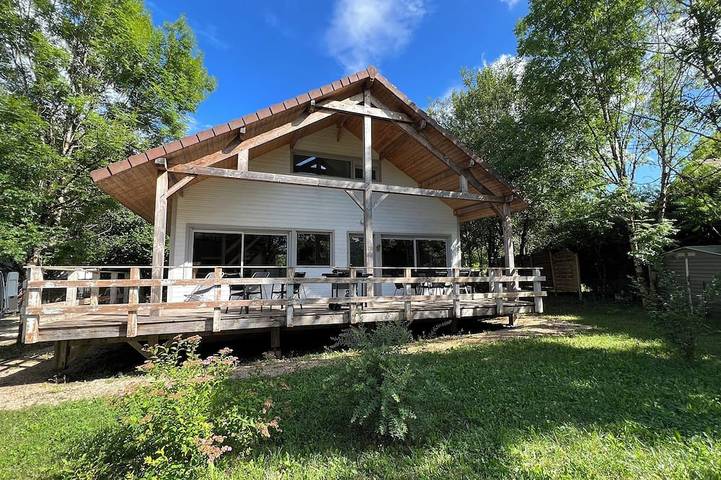 Chalet pour 8 personnes, avec Terrasse à Doucier