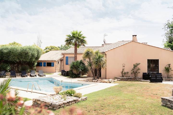 Gîte pour 11 personnes, avec jacuzzi et piscine, adapté aux familles à Pouzols-Minervois