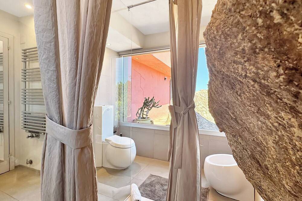 Villa Mica - Vier Schlafzimmer Villa, Schläft 8 in Spiaggia di Giardinelli, La Maddalena