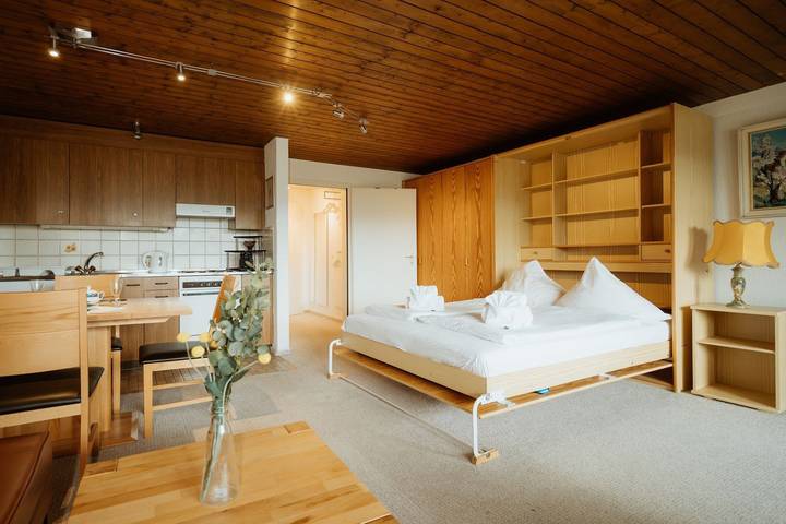 Ferienwohnung für 2 Personen, mit Balkon und Ausblick in Amden