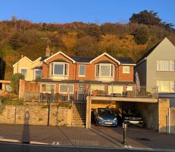 Holiday Apartment for 7 People in Shanklin, Isle of Wight, Photo 2