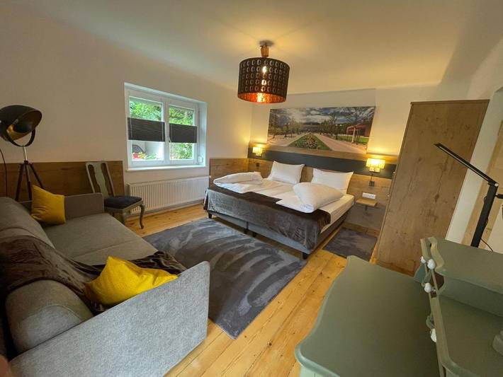Ferienwohnung für 3 Personen, mit Ausblick und Sauna sowie Garten, mit Haustier in Bad Ischl