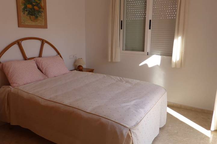 Gemütliches Haus, direkt am Strand und am Golfplatz in ruhiger Urbanisation in Oliva, Costa Blanca