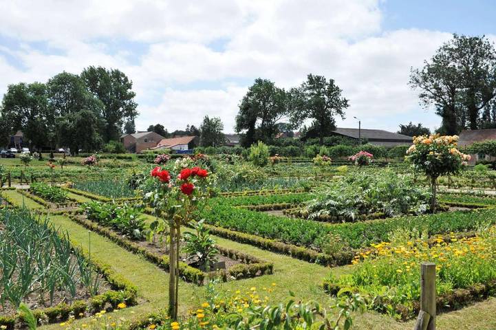 Hôtel pour 3 personnes, avec jardin ainsi que jacuzzi et terrasse, animaux acceptés à Gosnay
