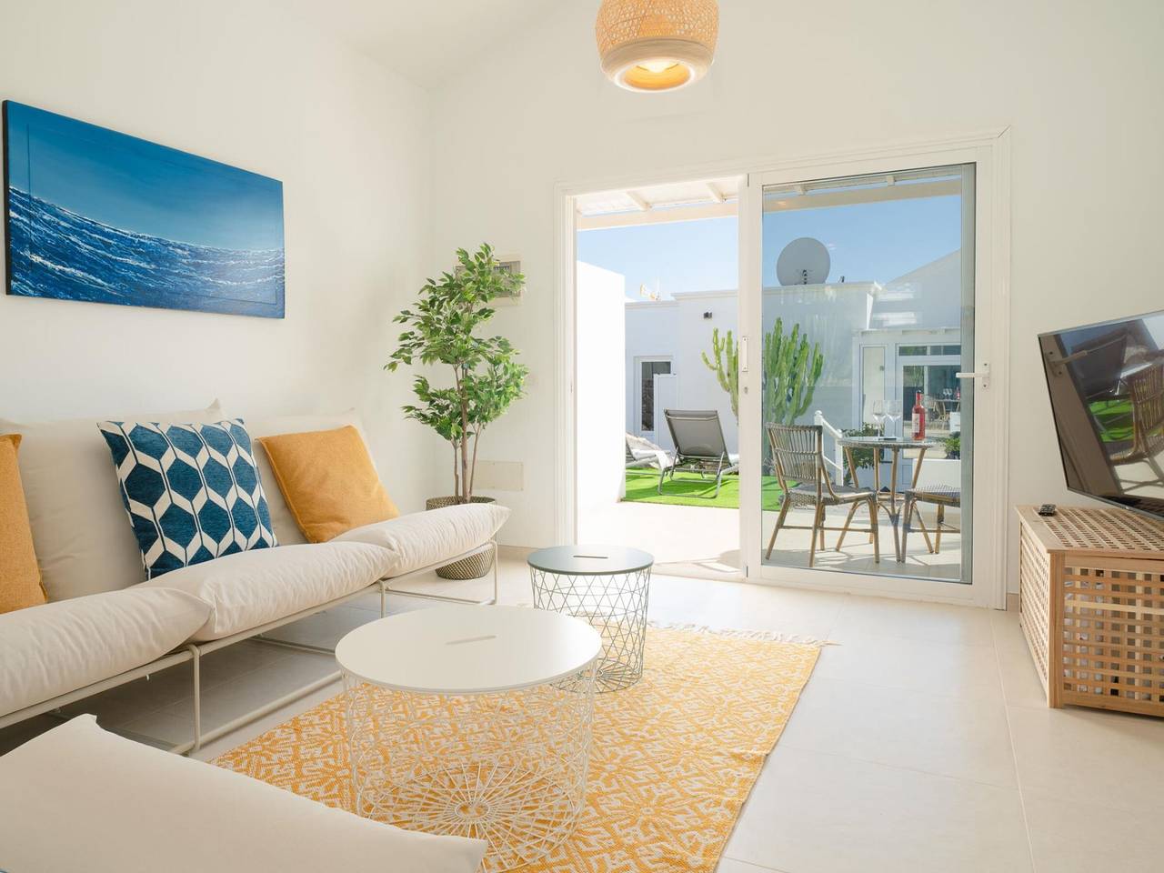 Luxuriöser Bungalow mit privater Terrasse und beheiztem Pool, nahe Naturpools in Charco del Palo, Haría
