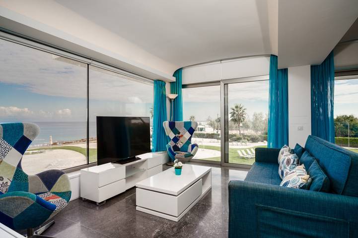 Last minute apartment for 6 people, with Balcony and Pool in Protaras