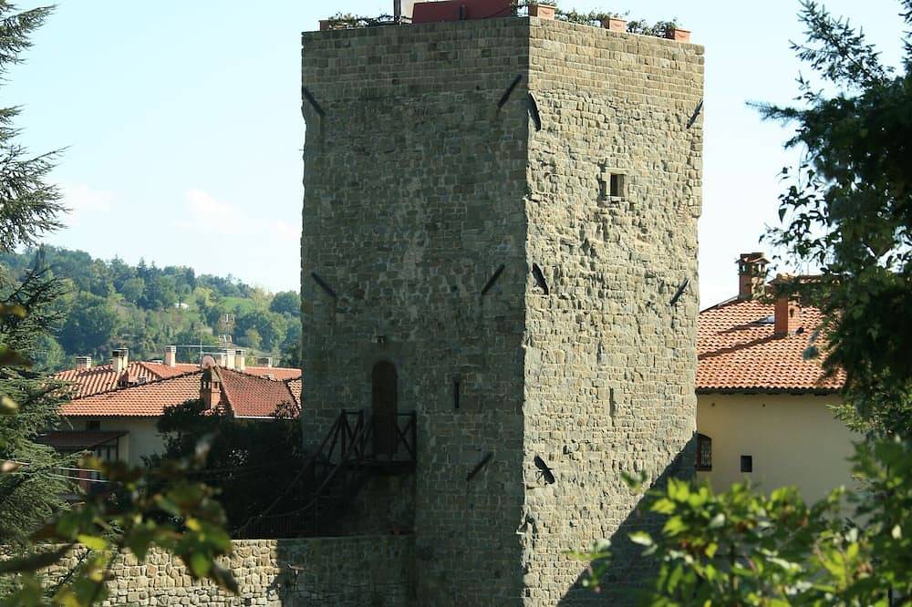 Medieval Tower perfect location for inlove in Pratovecchio, Pratovecchio Stia