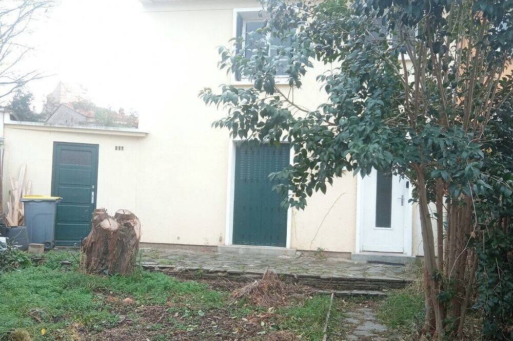 Family house, terrace, sleeps 9 + 1 baby, tv in Prades, Prades region