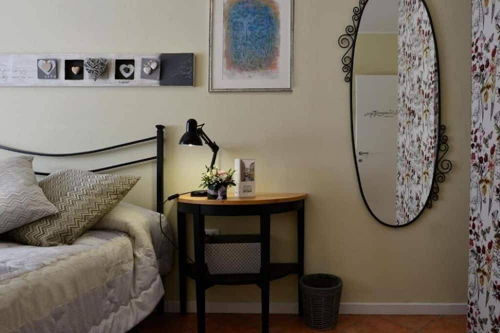 Room & Breakfast Canalino 21: Standard Single Room with Shared Bathroom in Modena, Modena Province