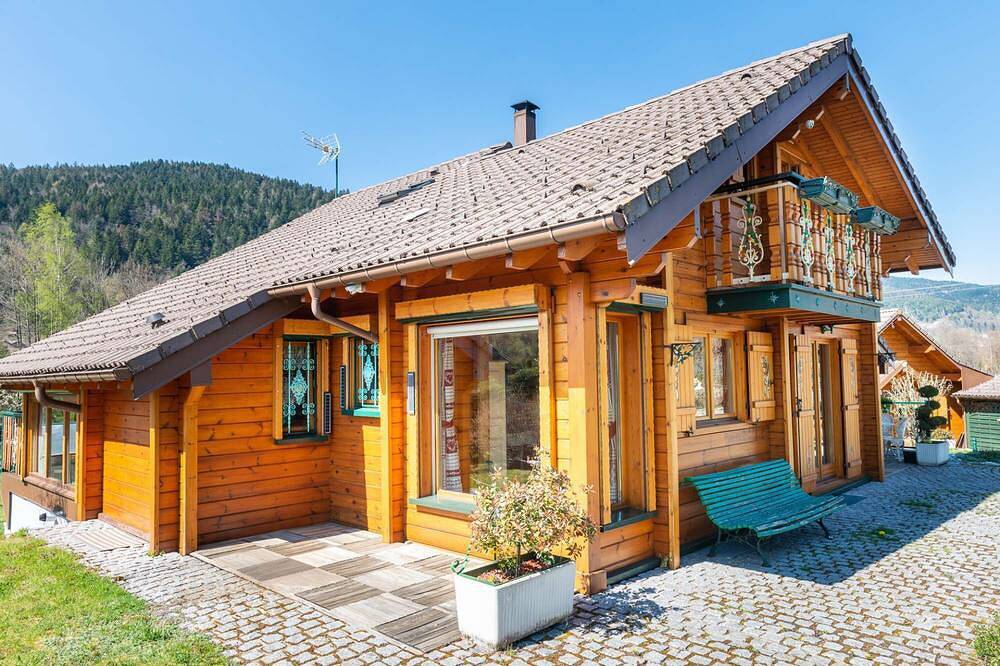 Chalet familial  « La Revoyotte », sauna et jardin in Le Ménil, Parc naturel régional des Ballons des Vosges