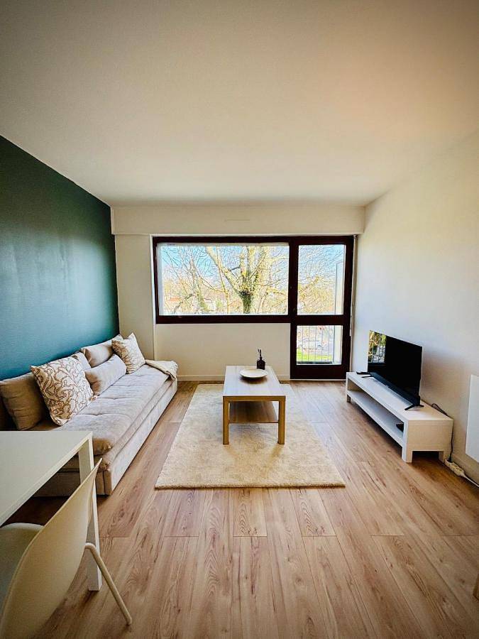 Appartement entier, Le Castelou Bright Apartment Balcony and Parking in Talence, Région de Bordeaux