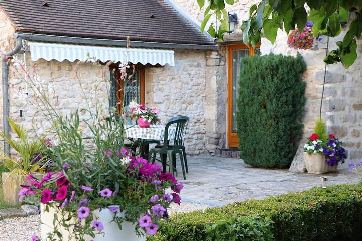 Gîte pour 5 personnes, avec terrasse et jardin, animaux acceptés