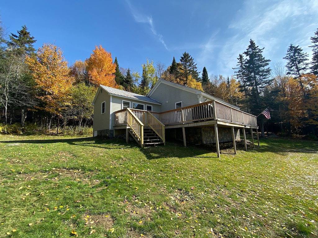 Seeblick mit Zugang, Wrap Around Deck; Direkter Zugang zu Geländefahrzeugen / Schneemobilen in Pittsburg (NH), Coös County