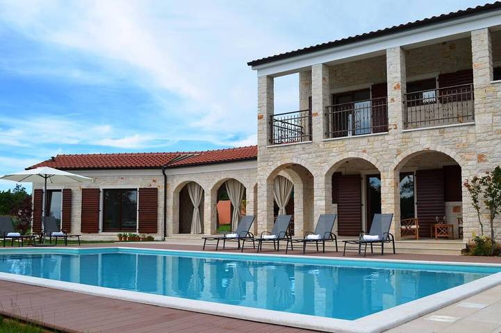 Ferienhaus für 11 Personen, mit Whirlpool und Garten