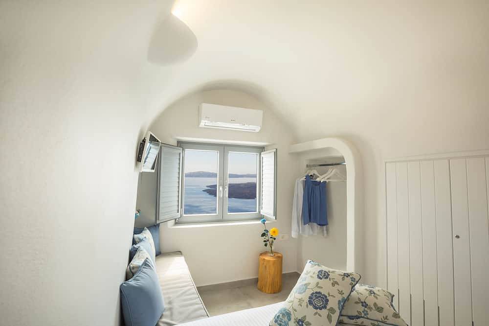 \"Ethereum Luxury Cave\" private Jacuzzi-Villa in Imerovigli in Firostefani, Imerovigli
