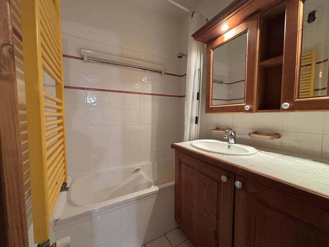 Appartement entier, Appartement moderne à Plagne Aime 2000 avec piscine et parking couvert in Aime 2000, Aime-la-Plagne