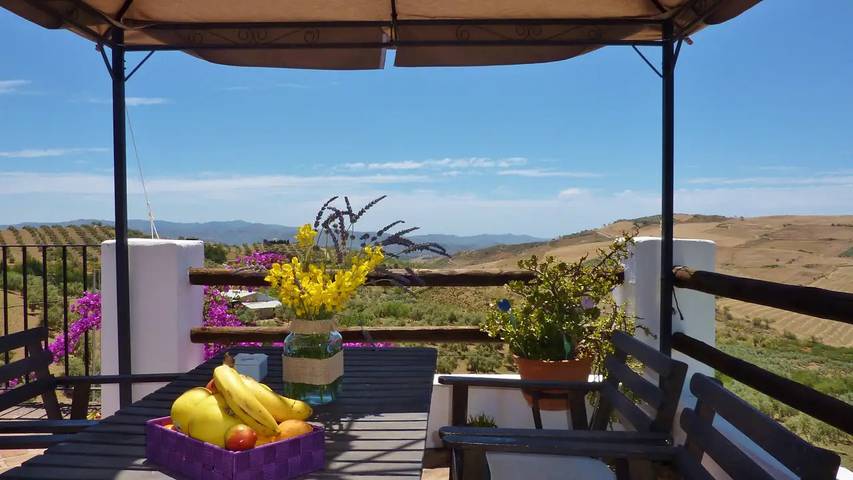 Chalet para 5 personas, con jacuzzi y terraza además de piscina y jardín, Se admiten mascotas en Antequera