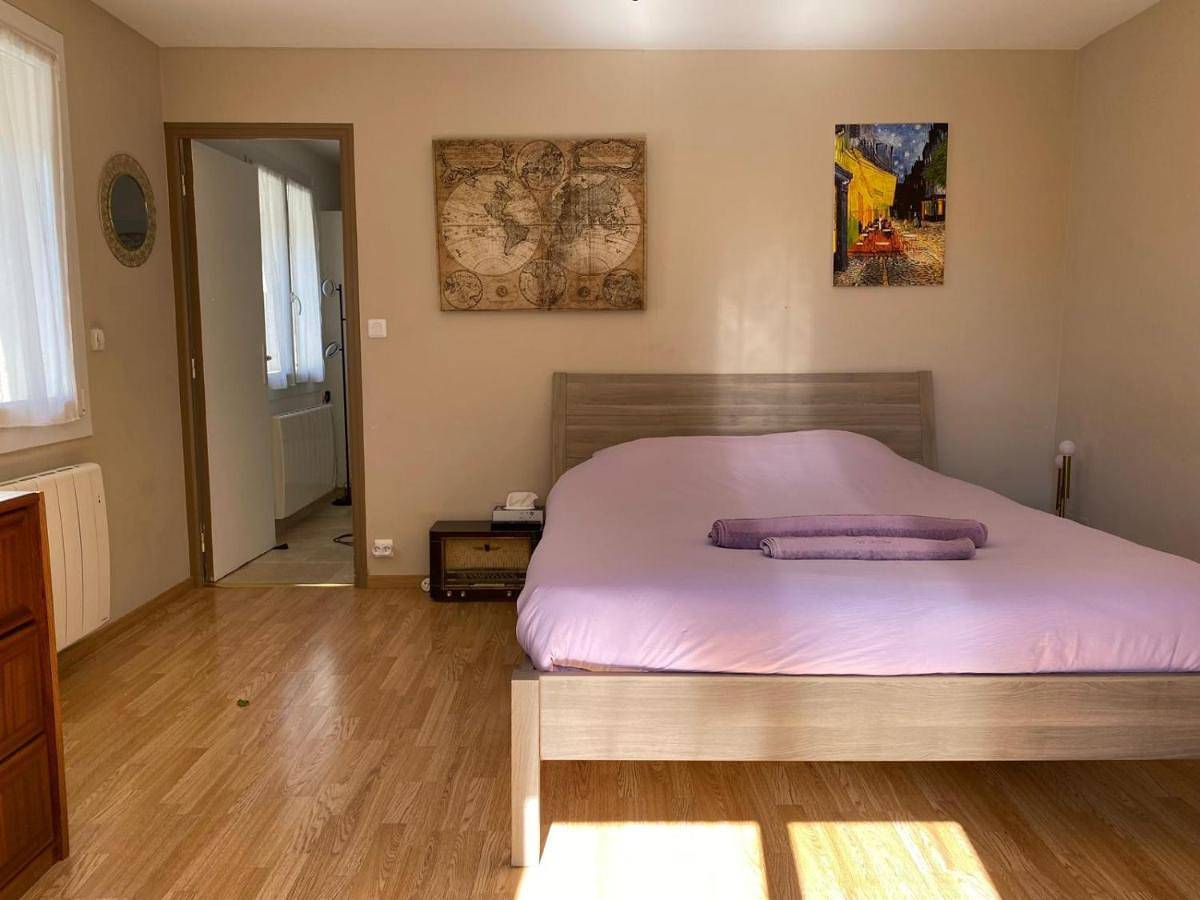 Appartement de vacances entier, Double Room with Private Bathroom in L'Isle-sur-la-Sorgue, Vaucluse