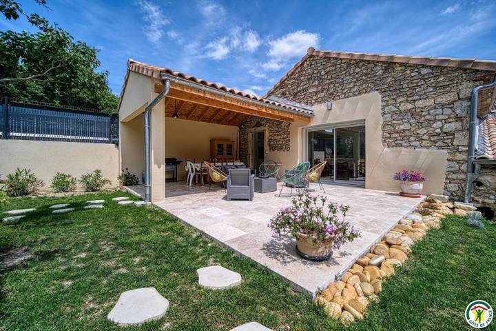 Gîte für 9 Personen, mit Terrasse und Pool sowie Garten