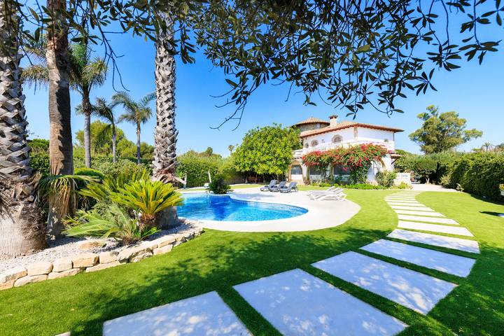 Villa for 10 people, with garden and terrace in Cambrils