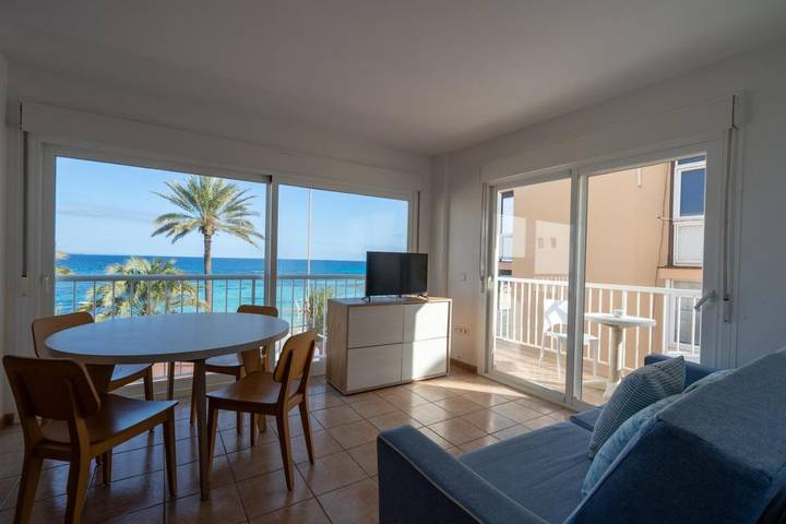 Ferienwohnung für 5 Personen, mit Balkon und Terrasse sowie Ausblick in Es Pujols