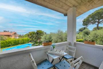 Maison De Vacances pour 5 Personnes dans San Felice del Benaco, Montagnes autour du lac de Garde, Photo 1