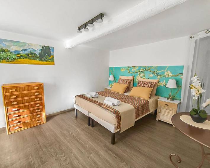 Gîte pour 2 personnes, avec vue dans Office De Tourisme Du Pays Des Sorgues Et Des Monts De Vaucluse - 2