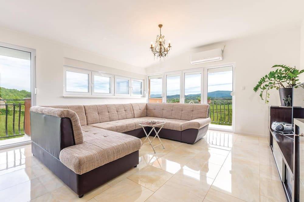 Stunning home in Sinj in Bajagić, Dalmatinisches Zagora